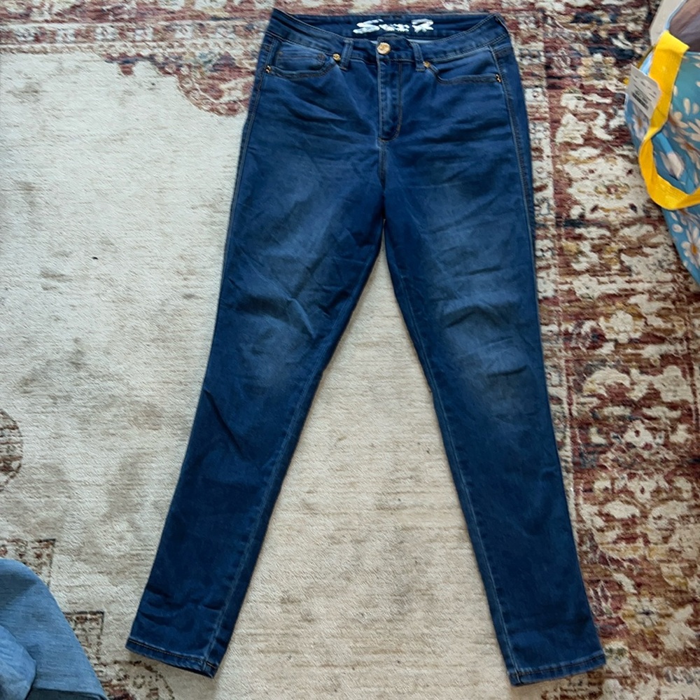 SEVEN7 THE SKIN FIT DENIM SIZE 10 STILL HAS PASTIC STICKER ON BUTTON